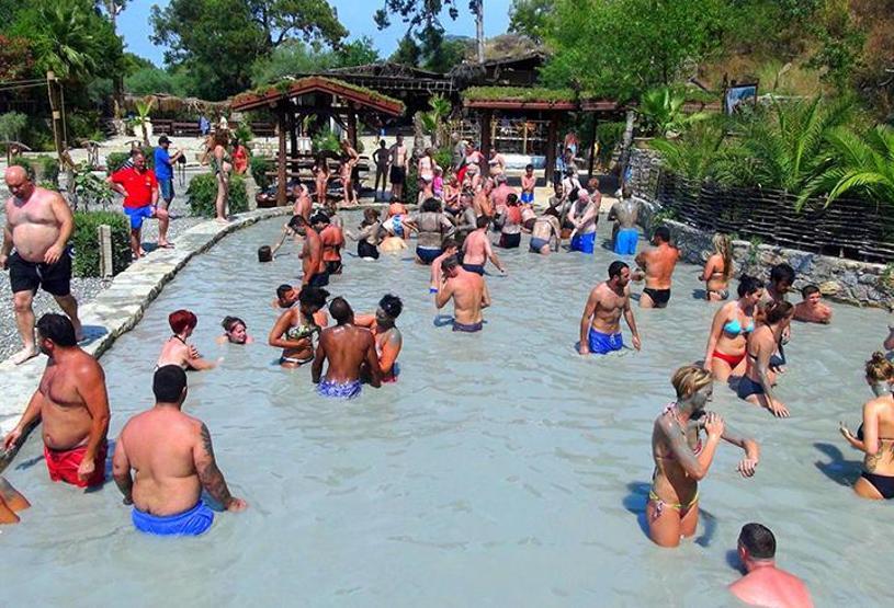 Turistler, Ortacadaki aromalı çamuru sevdi