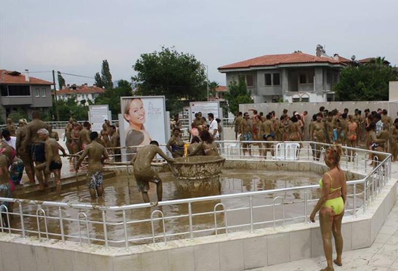 Turistler, Ortacadaki aromalı çamuru sevdi