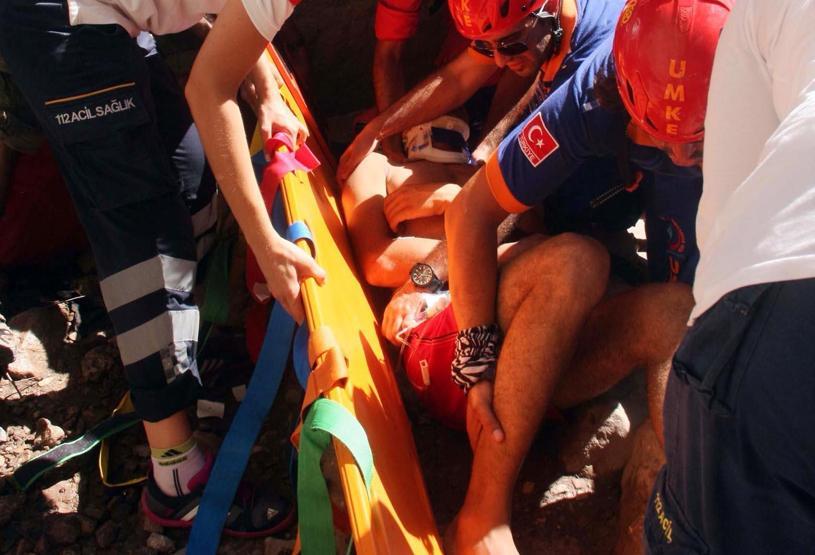 Şelaleden düştü, 2 saat sonra kurtarıldı