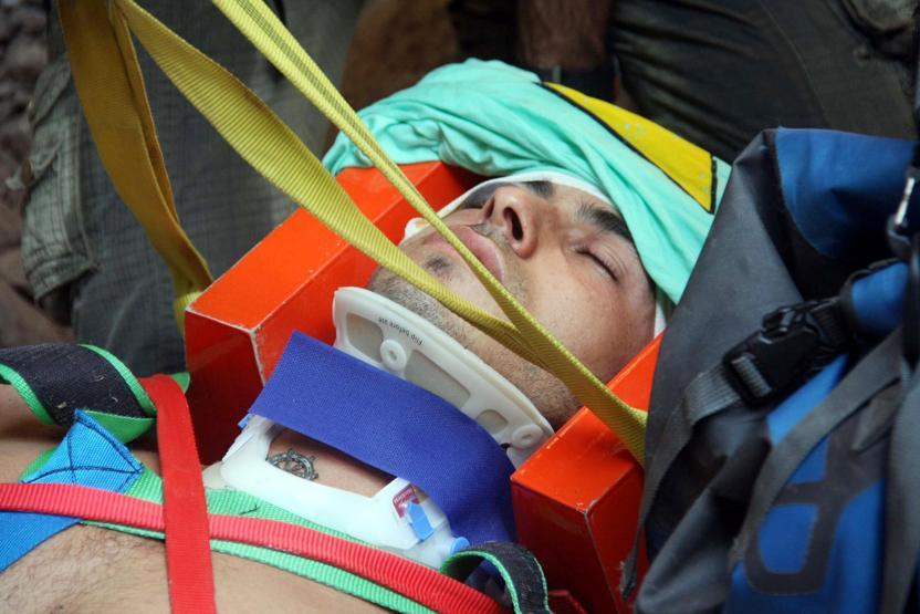 Şelaleden düştü, 2 saat sonra kurtarıldı