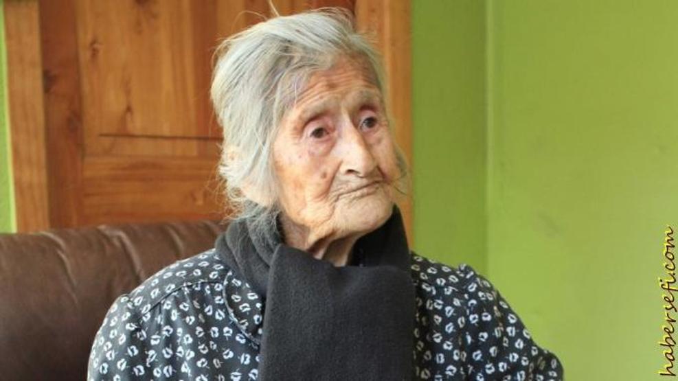 Bebeğini 60 yıldır karnında taşıyor
