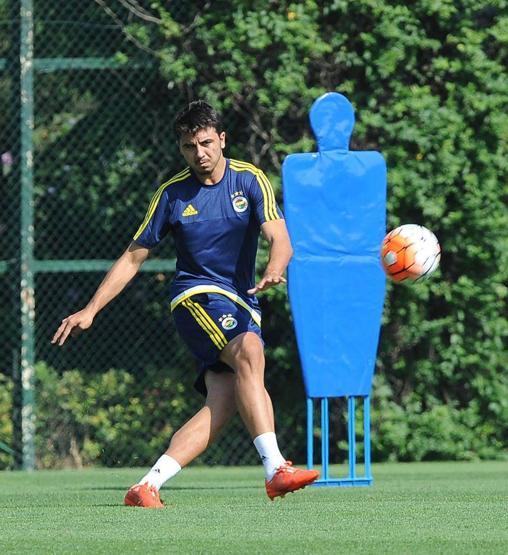 Ozan Tufan Fenerbahçe tesislerinde