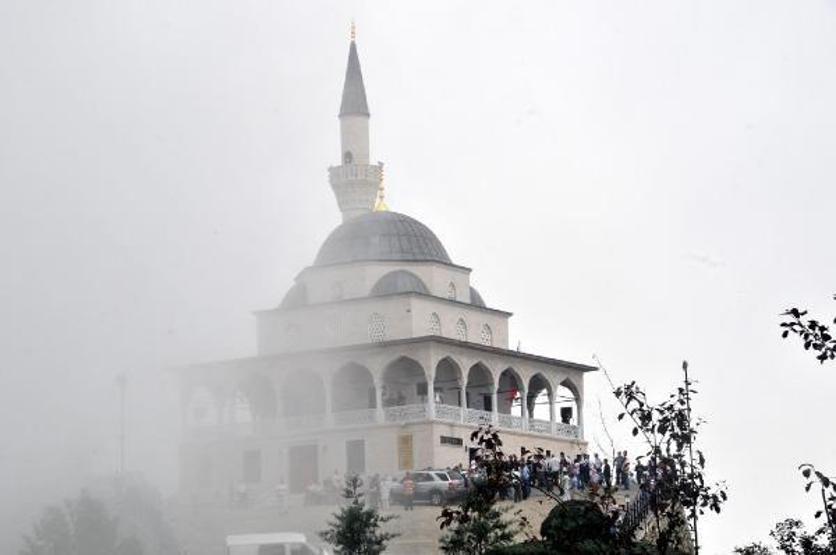 Cumhurbaşkanı Erdoğan Kıbledağı camisinin açılışını yaptı