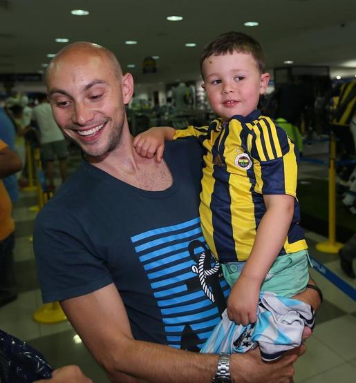 Van Persie küçük Louis Diamondla buluştu