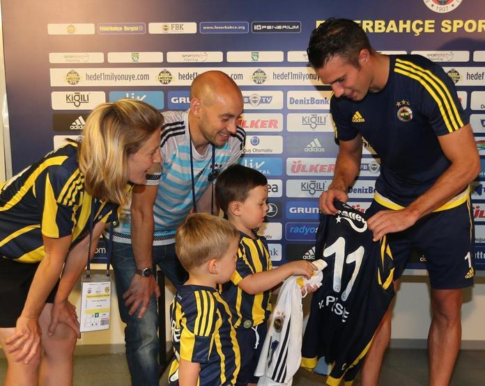 Van Persie küçük Louis Diamondla buluştu