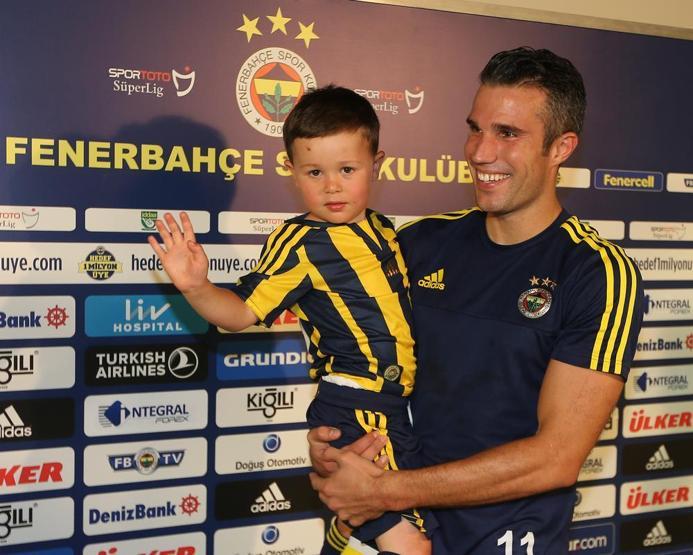 Van Persie küçük Louis Diamondla buluştu
