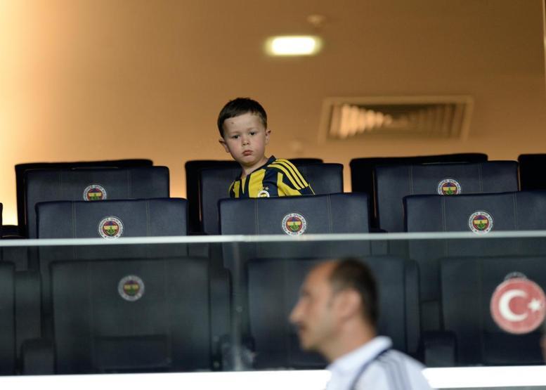 Van Persie küçük Louis Diamondla buluştu