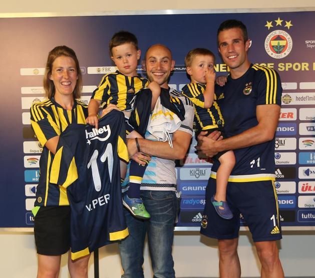 Van Persie küçük Louis Diamondla buluştu
