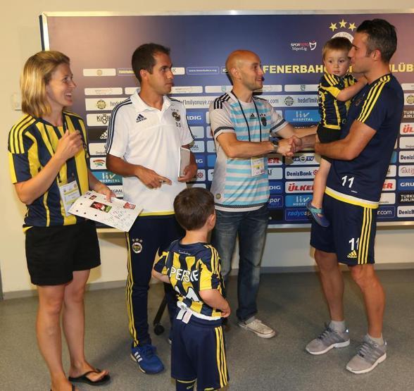 Van Persie küçük Louis Diamondla buluştu