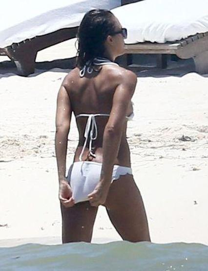 Jessica Alba tatilin tadını çıkardı