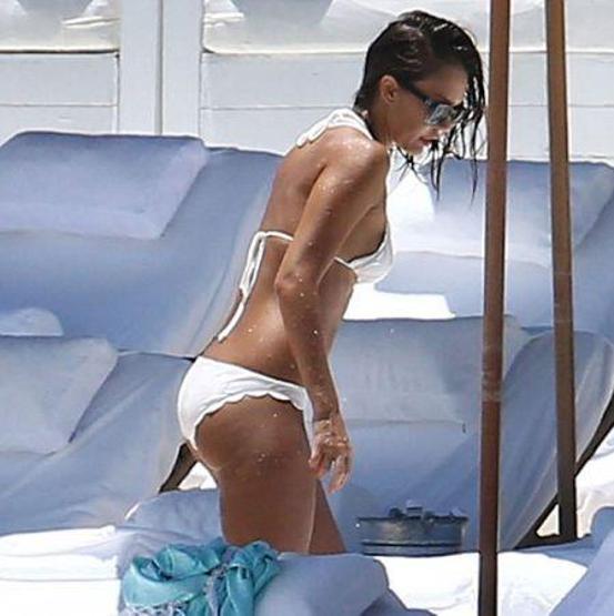 Jessica Alba tatilin tadını çıkardı