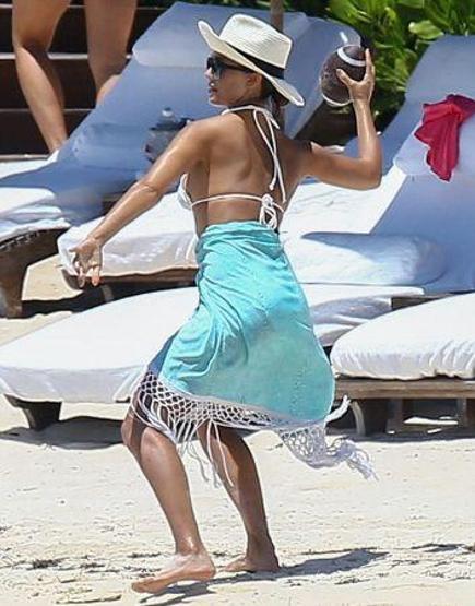Jessica Alba tatilin tadını çıkardı