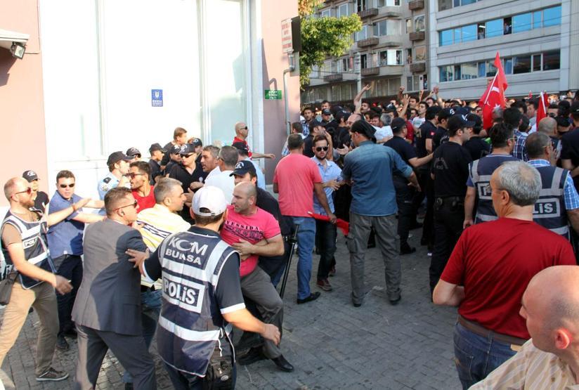 Bakan Müezzinoğluna şehit cenazesinde tepki