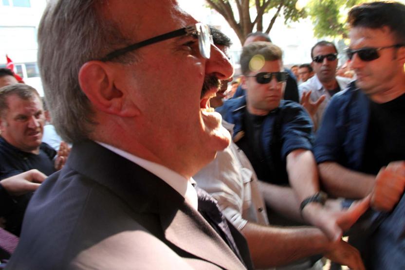 Bakan Müezzinoğluna şehit cenazesinde tepki