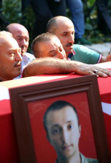 Bakan Müezzinoğluna şehit cenazesinde tepki