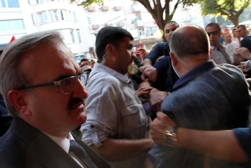 Bakan Müezzinoğluna şehit cenazesinde tepki