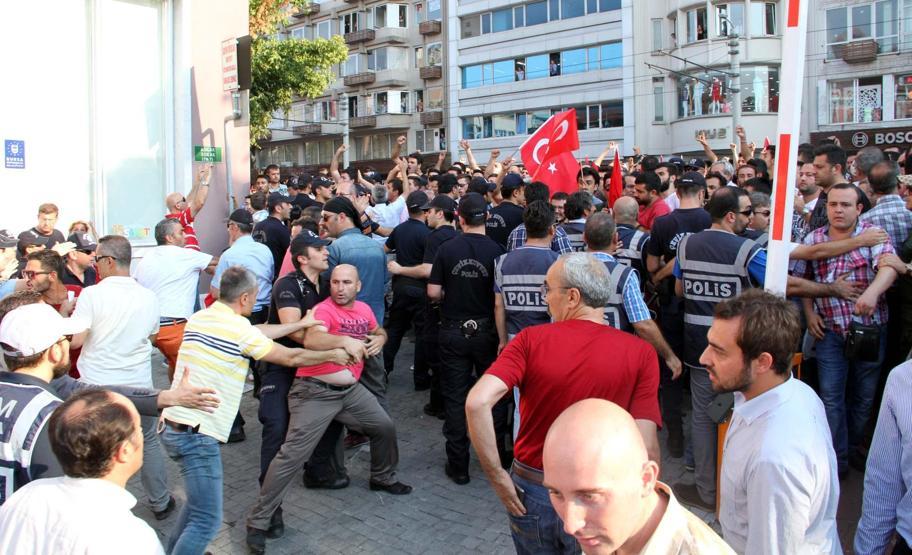 Bakan Müezzinoğluna şehit cenazesinde tepki