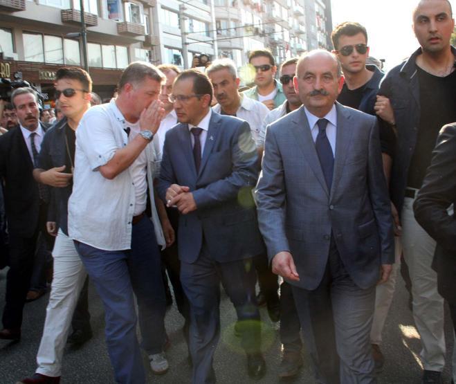 Bakan Müezzinoğluna şehit cenazesinde tepki