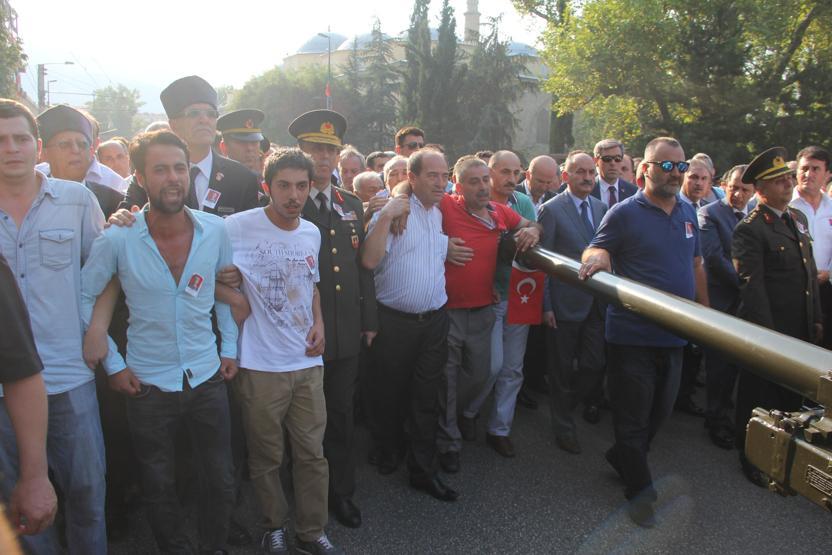 Bakan Müezzinoğluna şehit cenazesinde tepki