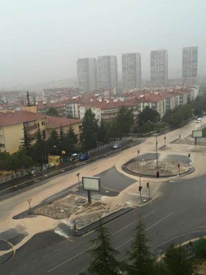Ankarayı sel bastı Araçlar mahsur...