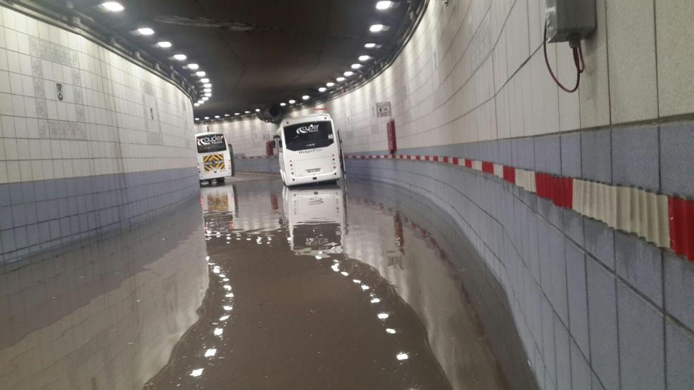 Ankarayı sel bastı Araçlar mahsur...