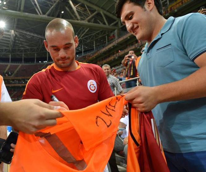 Sneijder, Sezgin Doğangüzel ile buluştu