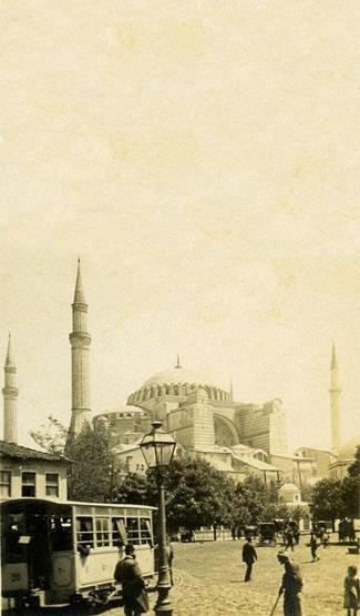 İstanbul’un nostaljik 100 ulaşım aracı