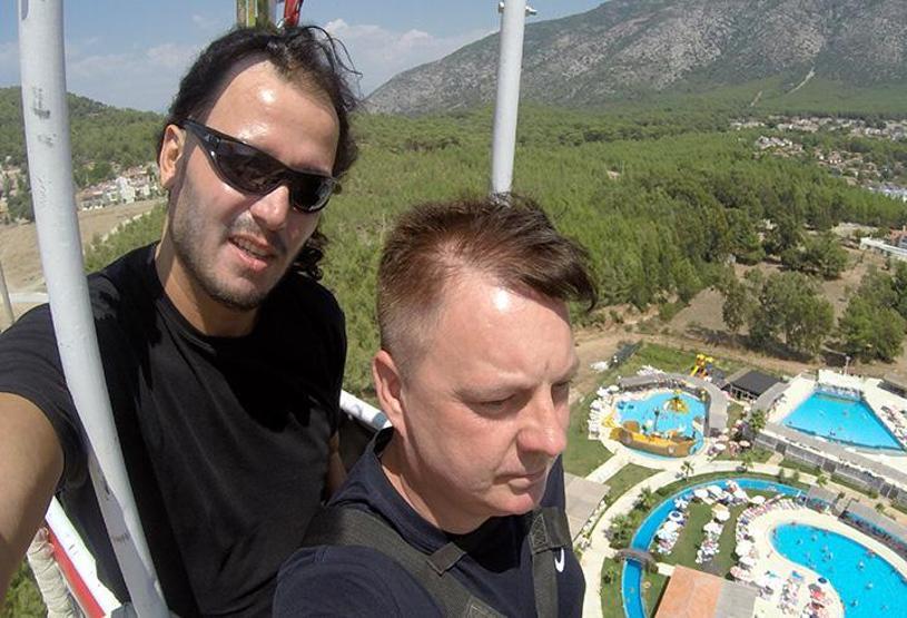 Protez bacağıyla bungee jumping yaptı
