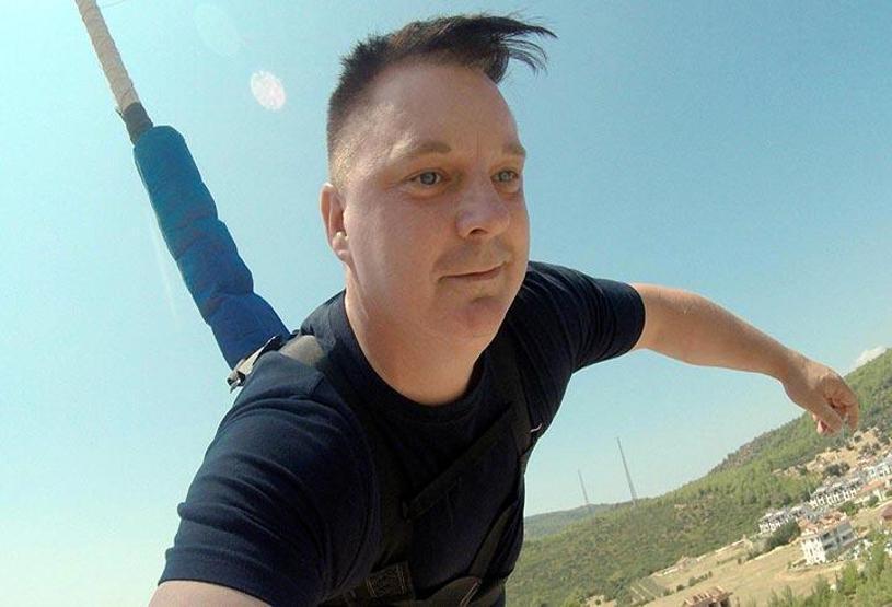 Protez bacağıyla bungee jumping yaptı