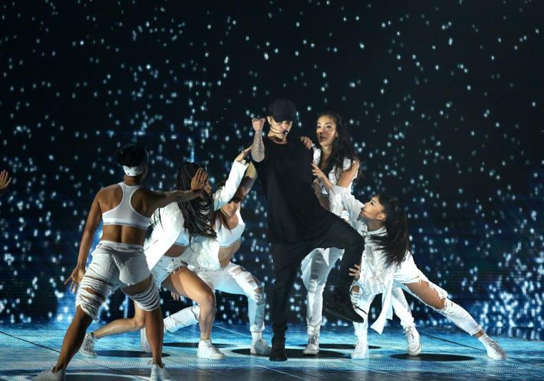 MTV Video Müzik Ödülleri gecesinden renkli kareler