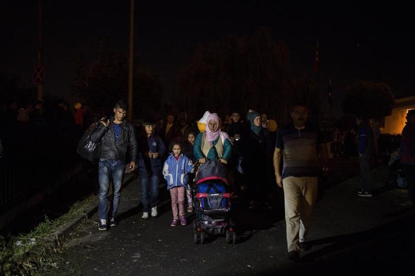 Sığınmacılar otogarda sabahladı