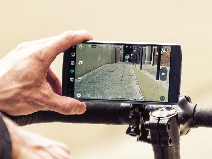 LGden çift ön kameralı iki ekranlı telefon: V10