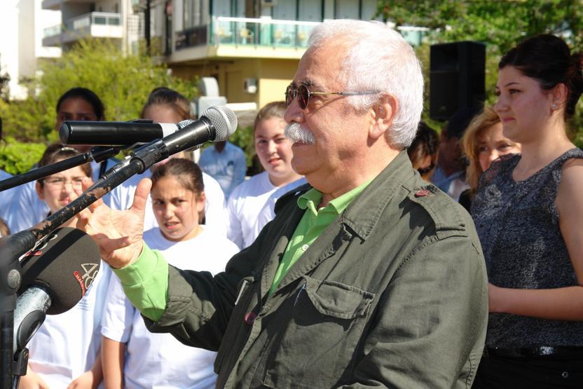 Levent Kırca kimdir