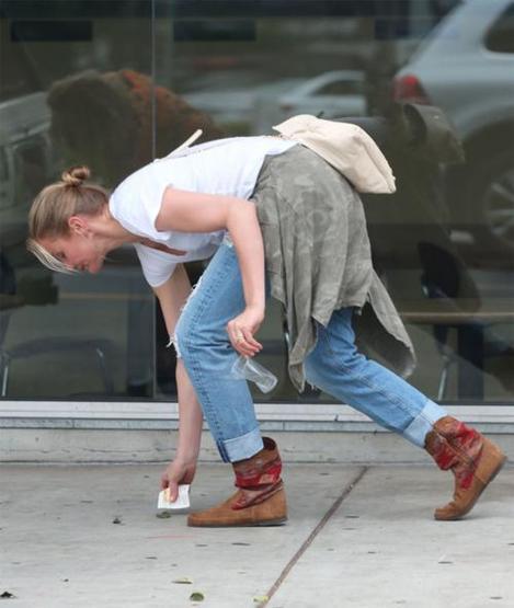 Cameron Diaz sokakta çöp topladı