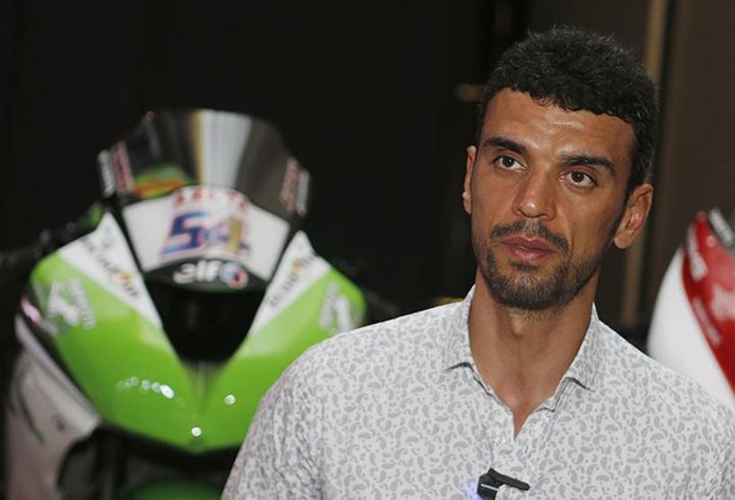 Kenan Sofuoğlu şampiyonluk kupasını aldı