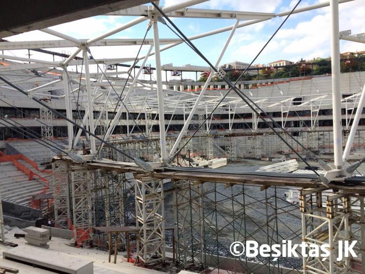 Vodafone Arenanın çatı bloğu kaldırılıyor