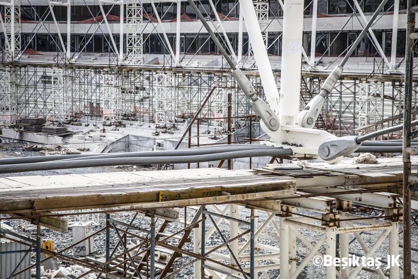 Vodafone Arenanın çatı bloğu kaldırılıyor