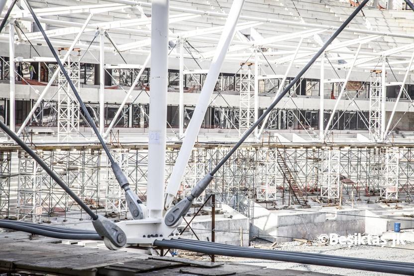 Vodafone Arenanın çatı bloğu kaldırılıyor
