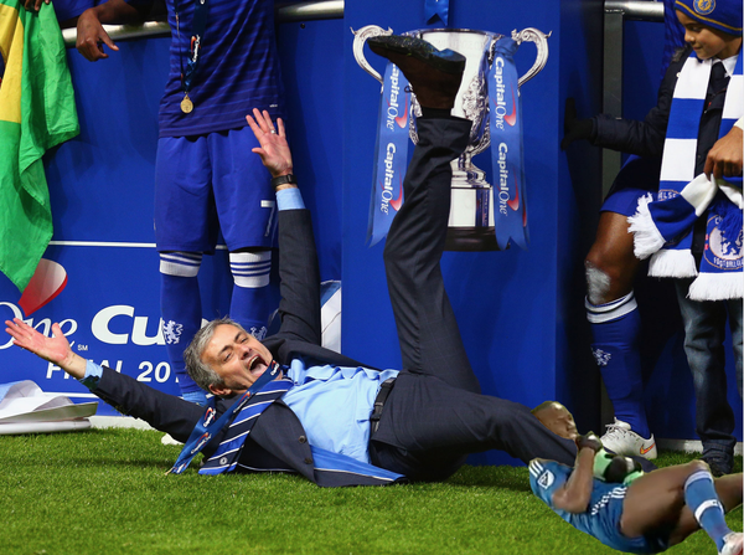 Drogba ne yapmaya çalışıyor