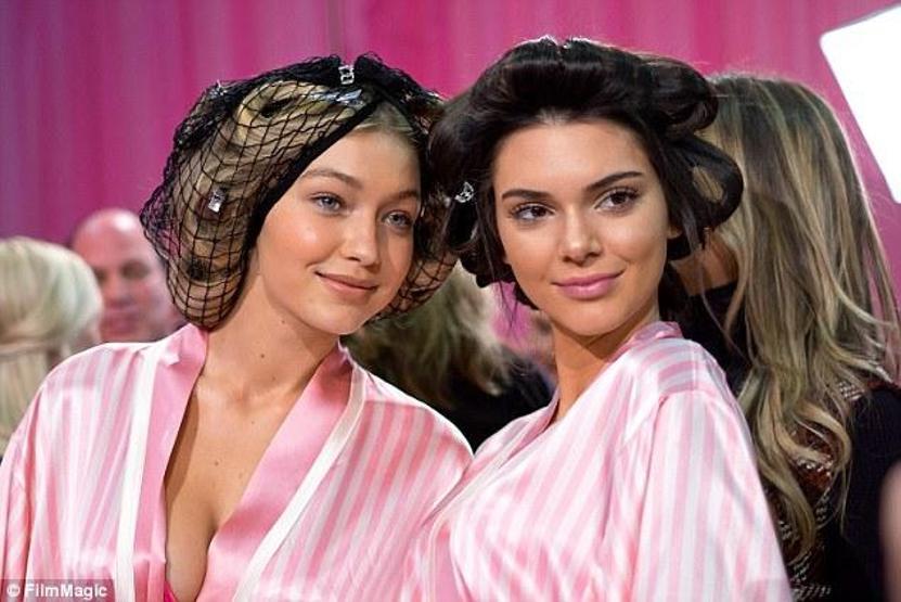 Victorias Secret Showun perde arkasından ilk fotoğraflar