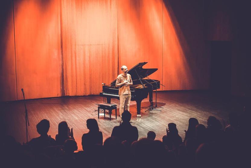 Dünyanın her yerinden müzik yine Salonda