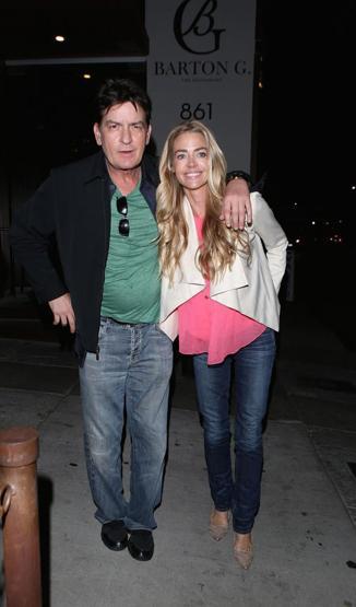 Charlie Sheen HIV virüsü mü taşıyor