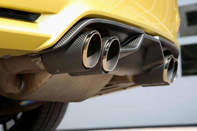 BMW M4 hızlandı