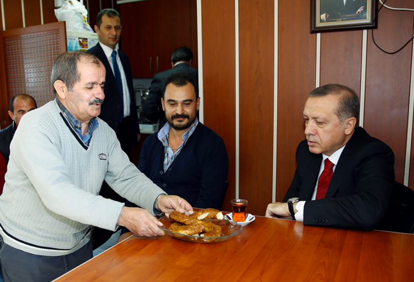 Cumhurbaşkanı Erdoğandan taksi durağına sürpriz ziyaret