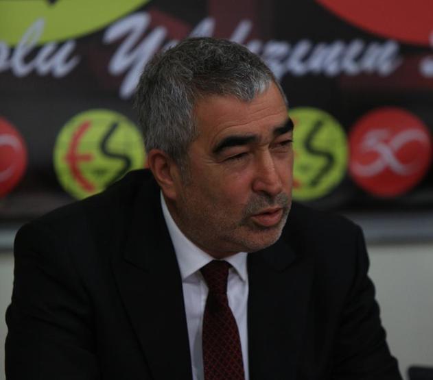 Televizyonda yorum yapan meslektaşlarına çattı