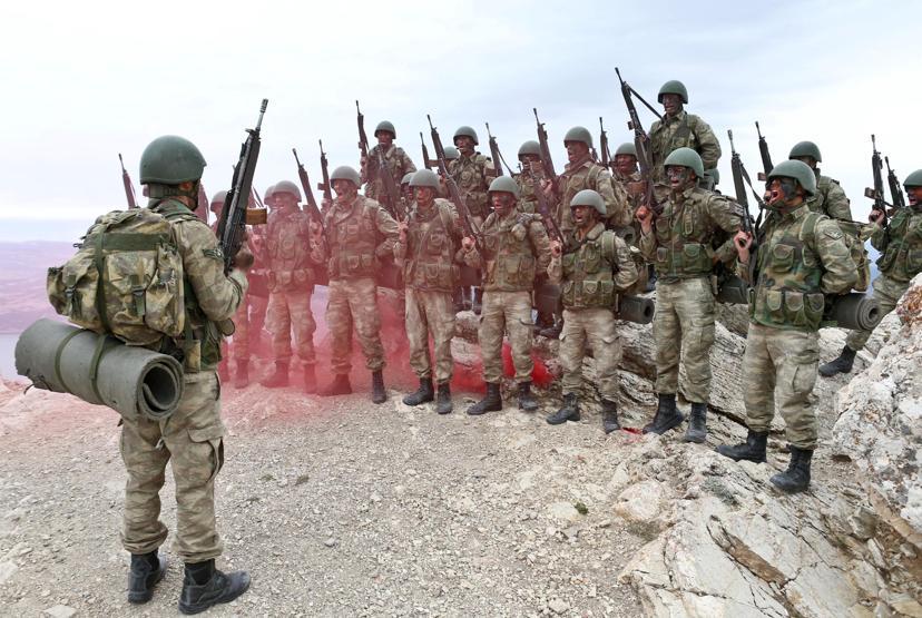 Komandoların ölümle burun buruna eğitimi