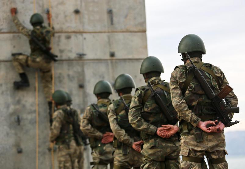 Komandoların ölümle burun buruna eğitimi
