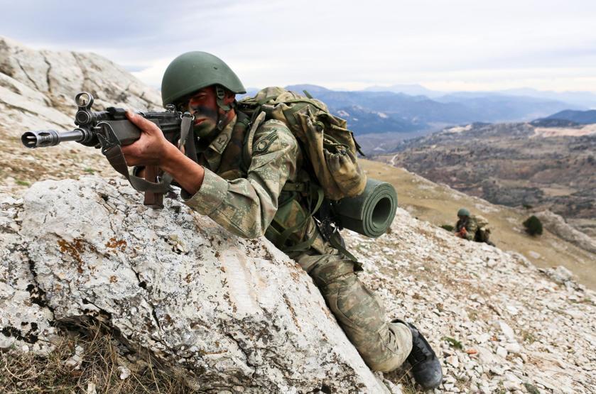 Komandoların ölümle burun buruna eğitimi