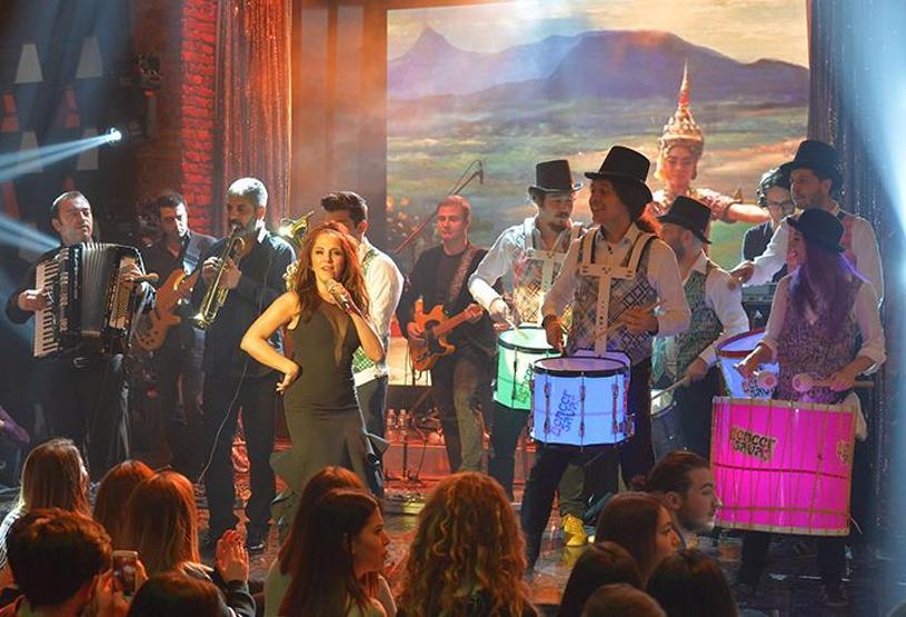 Beyaz Show gülmekten kırdı geçirdi