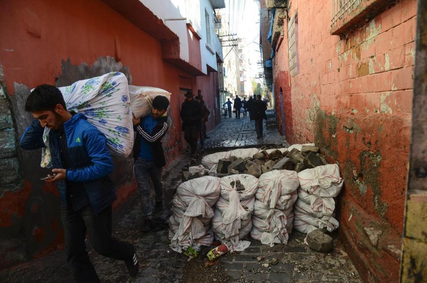 İşte sokağa çıkma yasağının ardından Diyarbakırın Sur ilçesi